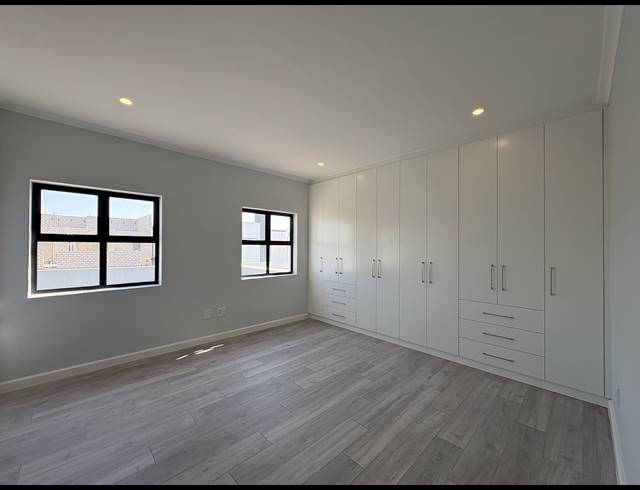 4 BEDROOM HOUSE FOR SALE IN SANDOWN